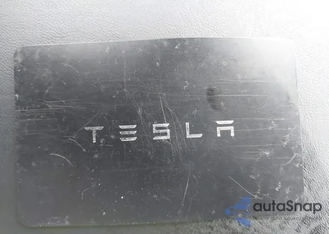 2021 Tesla Model Y Long Range Dual Motor All-Wheel Drive z USA, uszkodzony, nr VIN 5YJYGAEE8MF207493